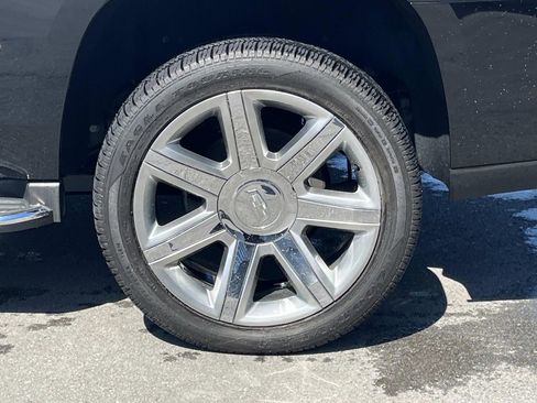 Used 2018 Cadillac Escalade Luxury AWD/4WD image 13