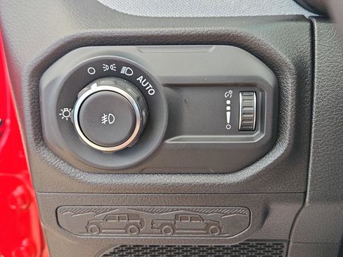 Used 2025 Jeep Wrangler Sport S image 28