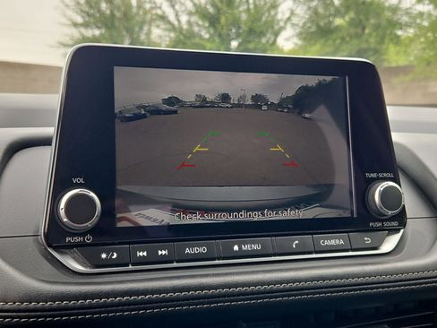 Used 2024 Nissan Rogue SV image 24