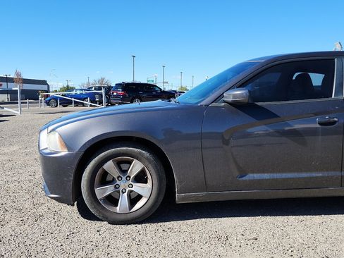 Used 2013 Dodge Charger SE w/ Connectivity Group image 10