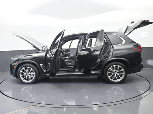 Used 2025 BMW X5 xDrive50e AWD/4WD image 79