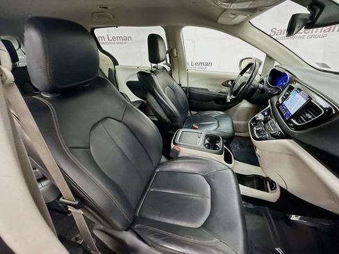 Used 2019 Chrysler Pacifica Touring-L Plus w/ Tire & Wheel Group image 31