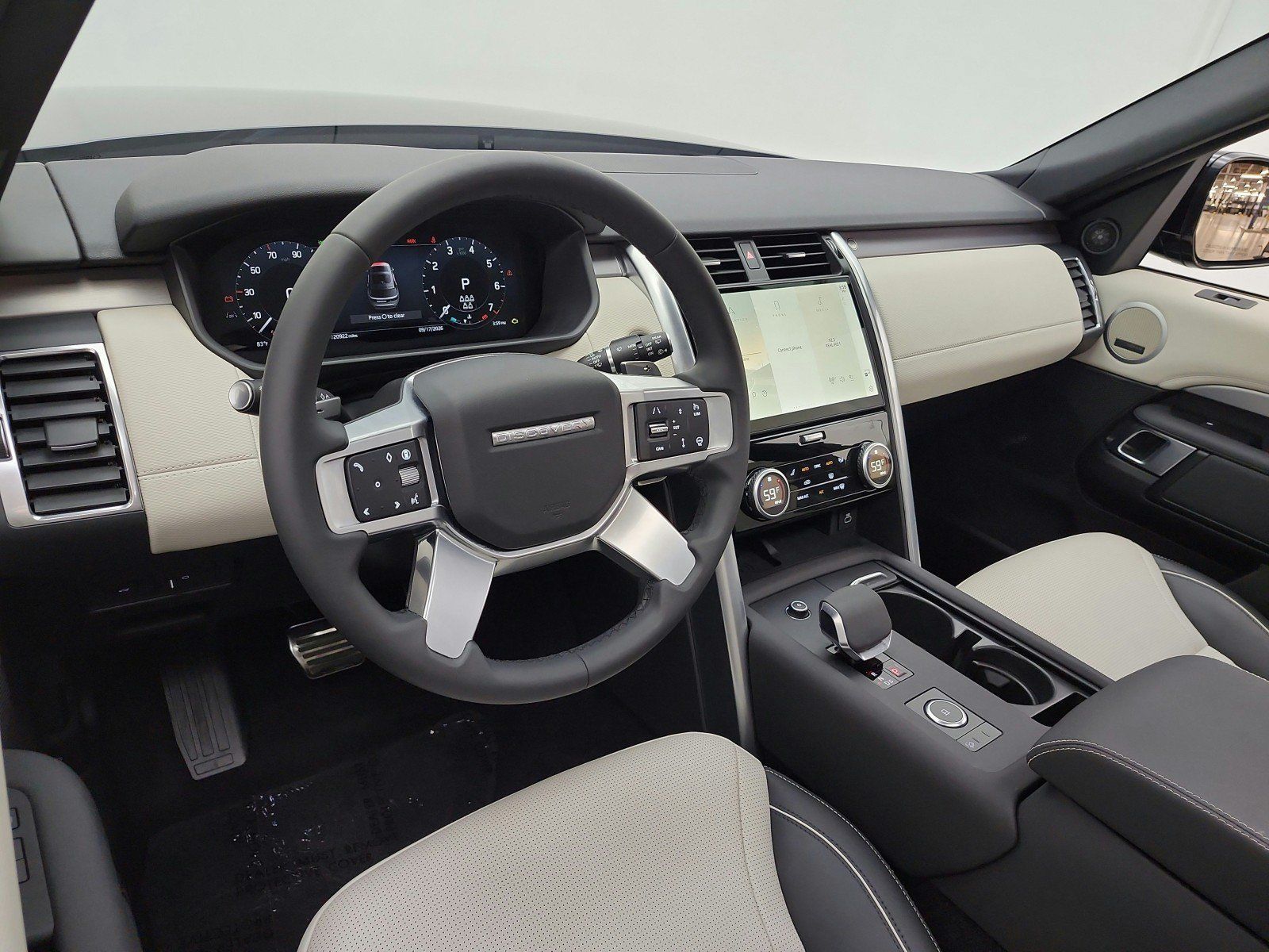 Used 2024 Land Rover Discovery Dynamic SE AWD/4WD image 14