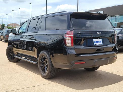 Used 2023 Chevrolet Suburban Z71 AWD/4WD image 3
