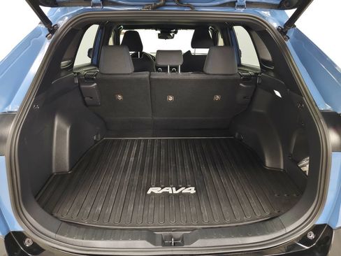 Used 2023 Toyota RAV4 SE w/ Convenience Package AWD/4WD image 9