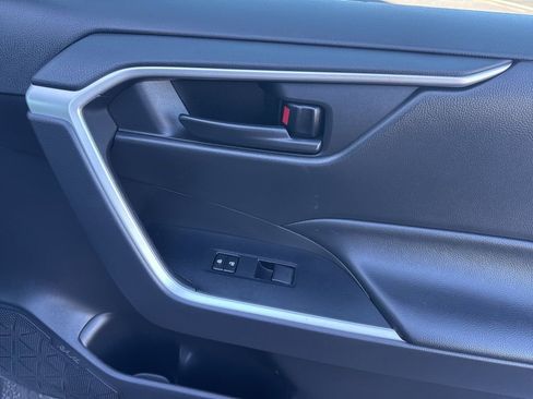 Used 2022 Toyota RAV4 LE image 17