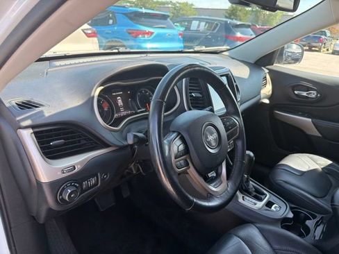 Used 2017 Jeep Cherokee Limited w/ Luxury Group AWD/4WD image 15