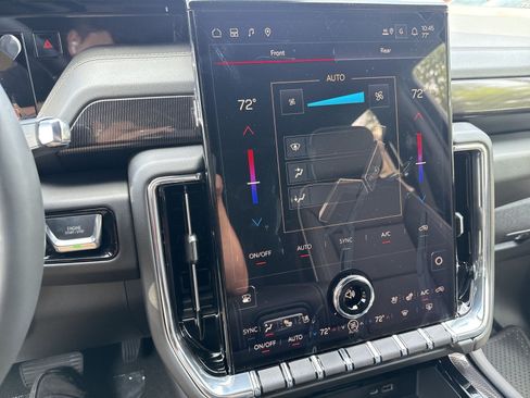New 2026 GMC Yukon XL Elevation w/ Elevation Premium Package AWD/4WD image 15