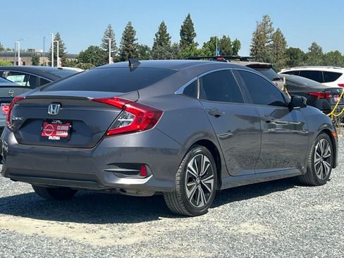 Used 2018 Honda Civic EX-T image 3