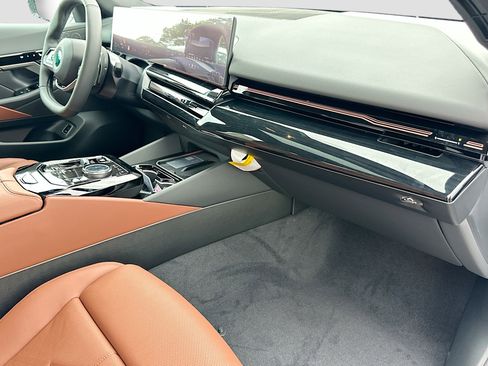 New 2026 BMW 530i w/ Convenience Package RWD image 24