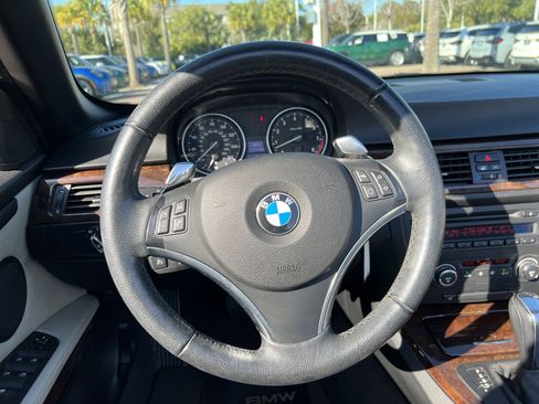 Used 2009 BMW 328i Convertible image 18