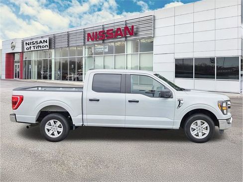 Used 2023 Ford F150 XLT image 3