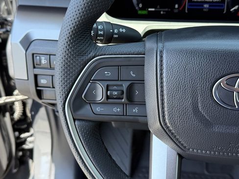 Used 2025 Toyota Tacoma TRD Off-Road image 23