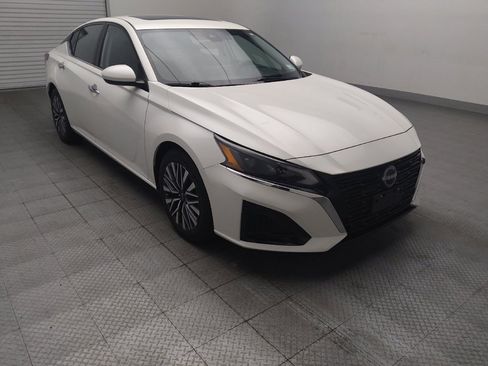 Used 2023 Nissan Altima 2.5 SV w/ SV Premium Package FWD image 13