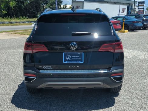 Used 2023 Volkswagen Taos SE w/ Panoramic Sunroof Package FWD image 6