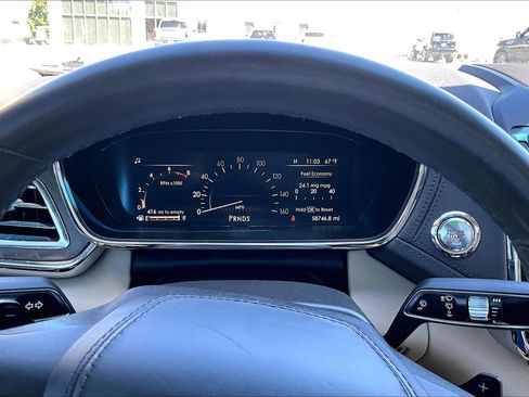 Used 2017 Lincoln Continental Reserve FWD image 13