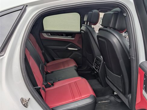 Used 2024 Porsche Cayenne Coupe image 11