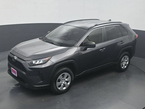 Used 2020 Toyota RAV4 LE FWD image 20