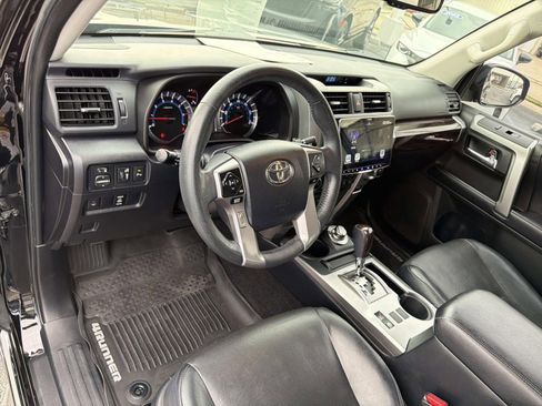 Used 2018 Toyota 4Runner Limited AWD/4WD image 18