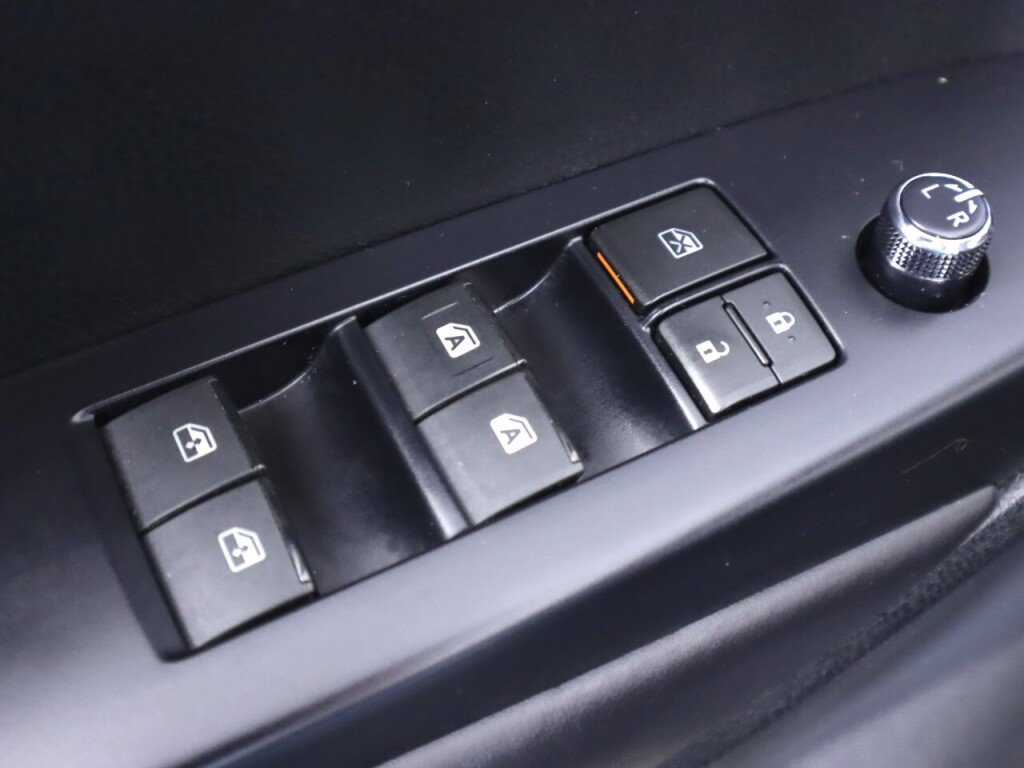Used 2017 Toyota Highlander XLE AWD/4WD image 29
