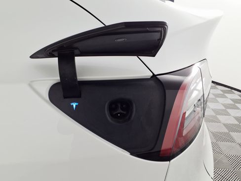 Used 2025 Tesla Model Y Long Range image 23