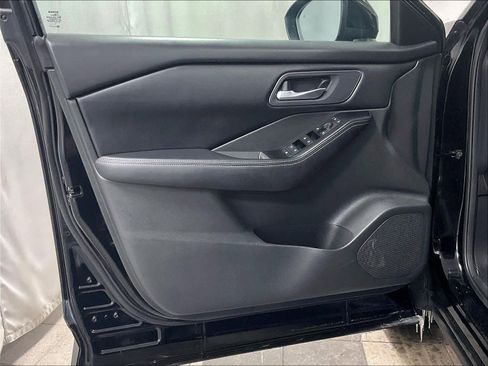 Certified 2024 Nissan Rogue SV image 9