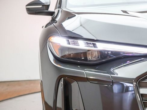 Certified 2025 Audi Q5 2.0T Premium Plus w/ Premium Plus image 4