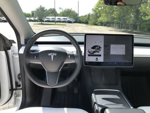 Used 2021 Tesla Model Y Long Range AWD/4WD image 13