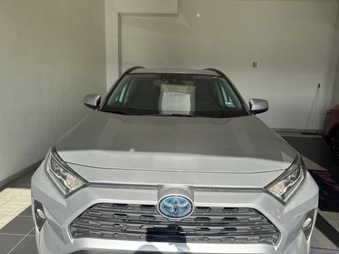 Used 2019 Toyota RAV4 XLE AWD/4WD image 4