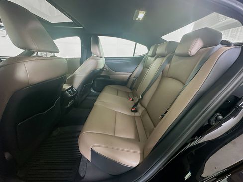 Used 2024 Lexus ES 350 w/ Premium Package image 30