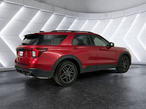 Used 2025 Ford Explorer ST w/ Sun And Sound Package AWD/4WD image 4