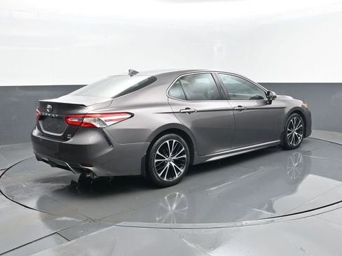 Used 2020 Toyota Camry SE w/ Cold Weather Package image 21