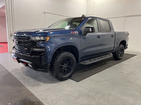 Used 2021 Chevrolet Silverado 1500 LT Trail Boss w/ Convenience Package II image 3