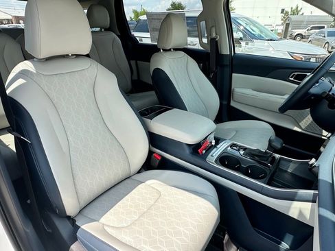 New 2026 Kia Carnival EX image 26
