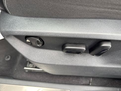 Used 2025 Volkswagen Atlas SE image 10