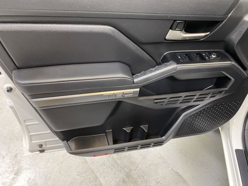 Used 2025 Toyota Tacoma TRD Off-Road image 22