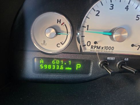 Used 2005 Ford Thunderbird RWD image 18