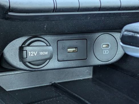 Used 2025 Hyundai Elantra SEL image 24