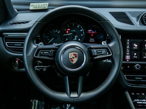 Certified 2026 Porsche Macan AWD/4WD image 14