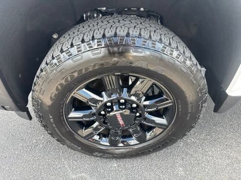 Used 2025 GMC Sierra 2500 AT4 w/ Max Trailering Package AWD/4WD image 12