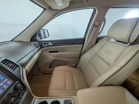 Used 2018 Jeep Grand Cherokee Overland image 30