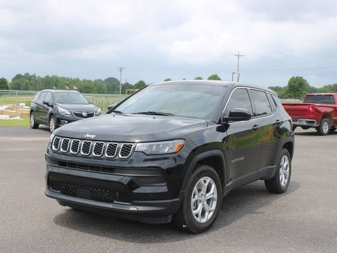 Used 2024 Jeep Compass Sport AWD/4WD image 4