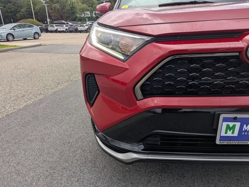 Used 2021 Toyota RAV4 SE w/ Weather & Moonroof Package AWD/4WD image 10