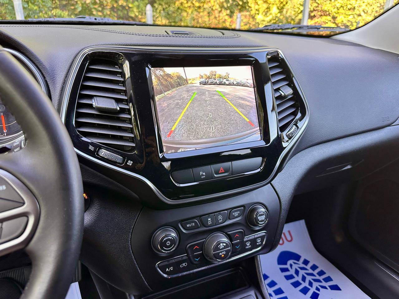 Used 2019 Jeep Cherokee Limited FWD image 15