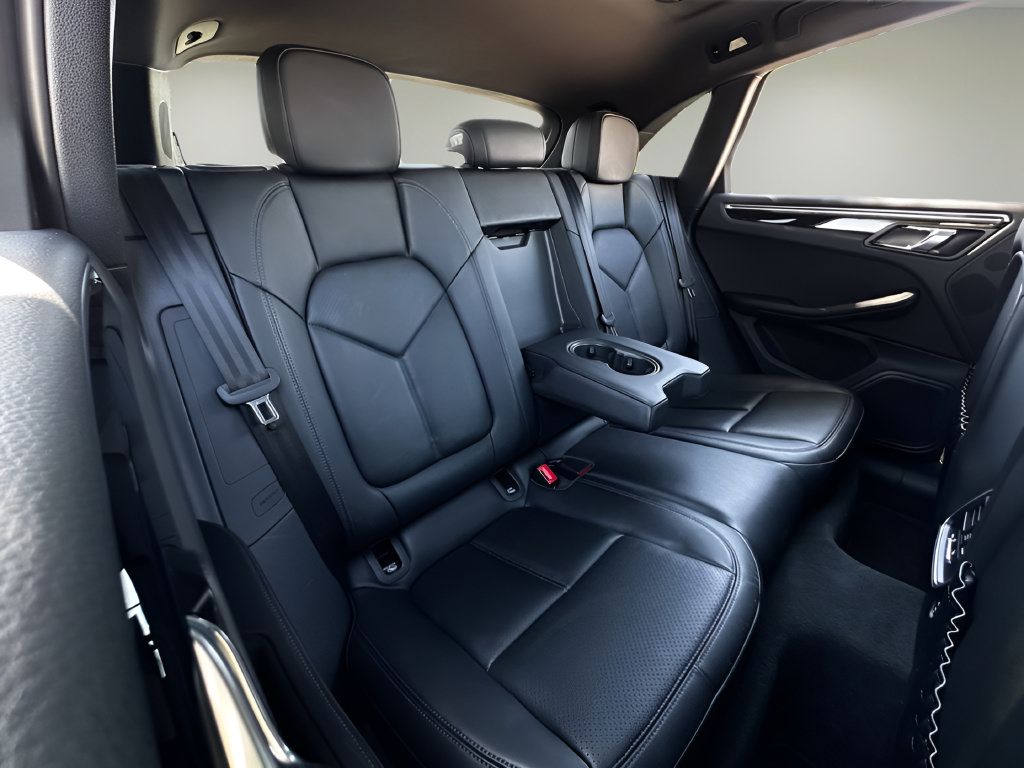 Used 2024 Porsche Macan AWD/4WD image 18