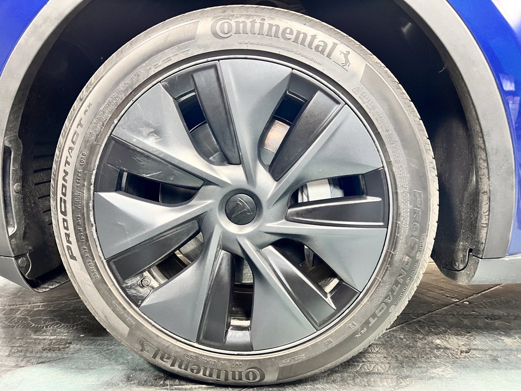 Used 2025 Tesla Model Y Long Range AWD/4WD image 11
