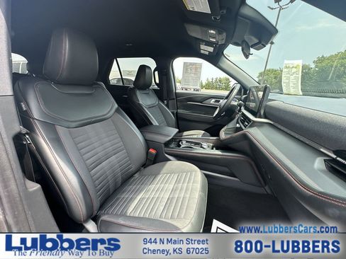 Used 2025 Ford Explorer ST-Line w/ ST-Line Street Pack AWD/4WD image 24
