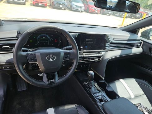 Used 2025 Toyota Camry SE image 16