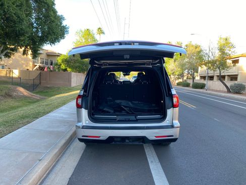 Used 2019 Lincoln Navigator L Reserve w/ Cargo Package image 4
