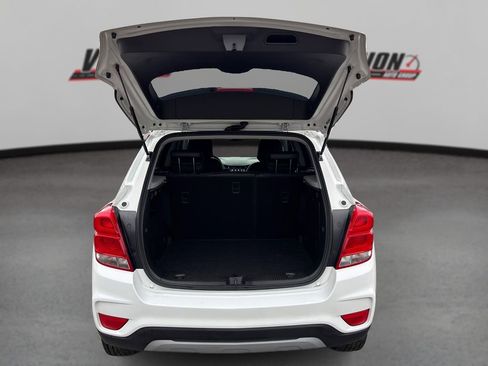 Used 2019 Chevrolet Trax LT w/ LT Convenience Package image 11